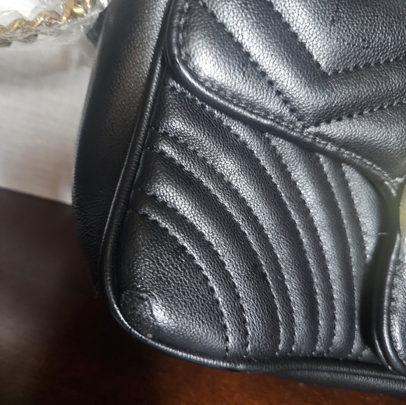 GUCCI PURSE NEW .MAKE ME A OFFER. - Picture 4 of 7